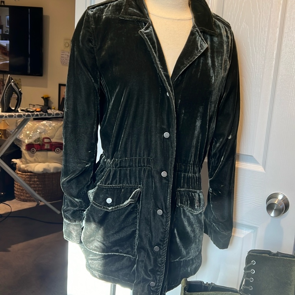 NWOT Lucky brand size M soft velour green jacket.